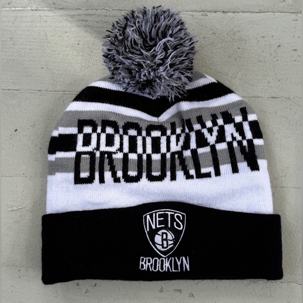 BROOKLYN NETS Winter Hat Beanie Pom-Pom Black White Gray NBA Basketball EXC COND